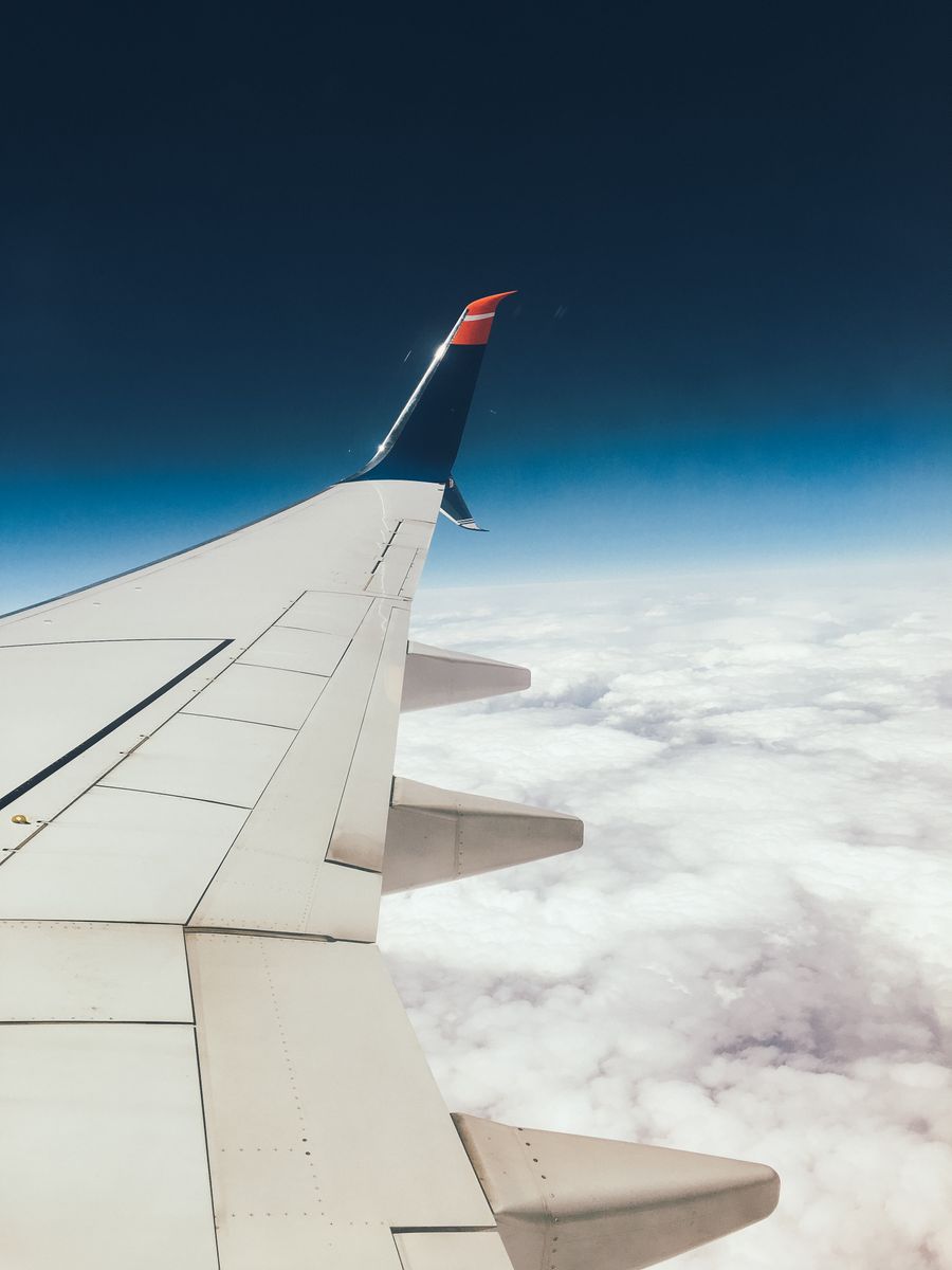the wing of an airplane — Developers · Peru: Platform to platform: tickets, timetables and taxis in one hand.