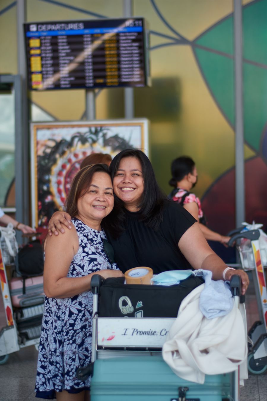 affectionate mother and daughter — Developers · Thailand: Hiking the ridge: trail map offline, emergency numbers saved.
