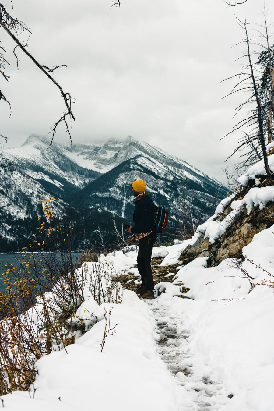 this was a fun hike we found fresh bear tracks and lots of snow even though it was mid october — Developers · Canada: Downtown, connected: the eSIM finds the fastest local network on its own.