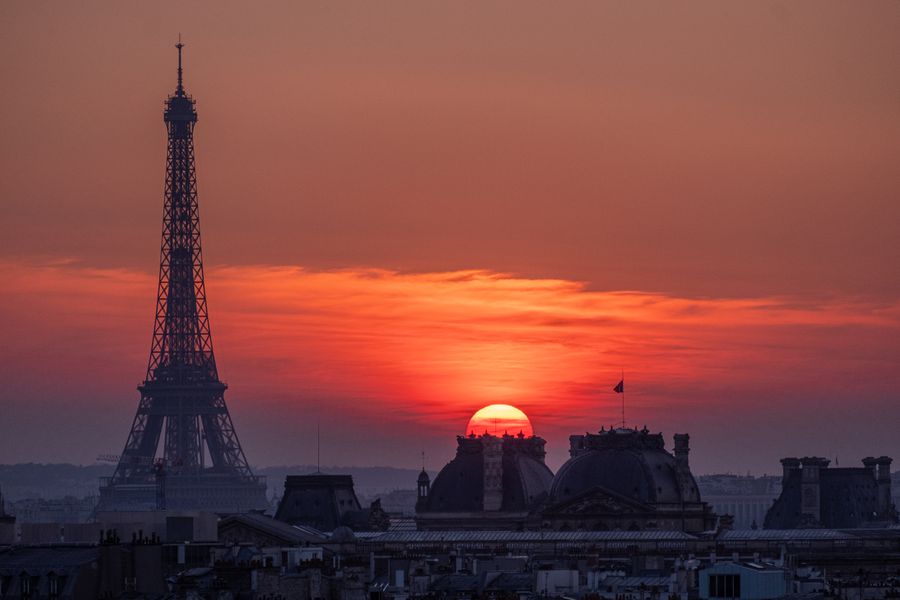 silhouetted eiffel tower at sunset