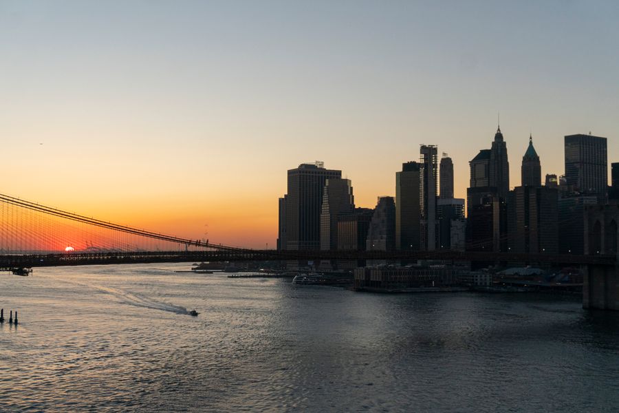 brooklyn bridge and manhattan skyline at sunset — Developers · Italy: Family group chat: location shared, dinner plans settled in minutes.