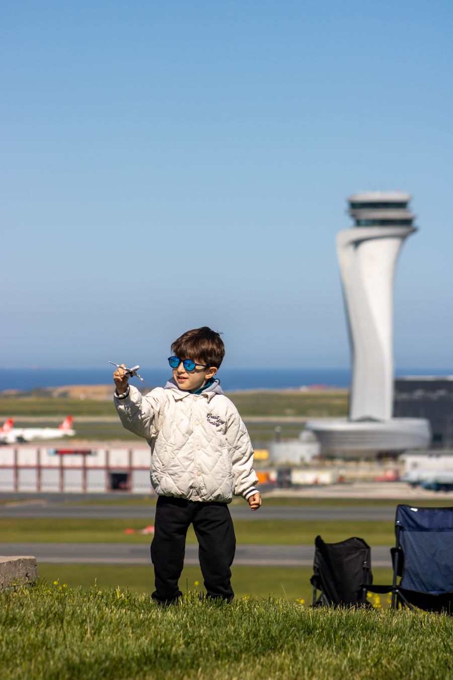 child playing near istanbul control tower