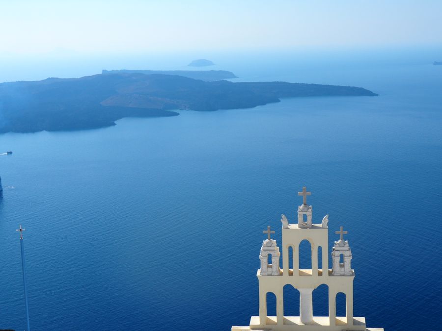 tower with crosses against island on lake — Developers · Saint Vincent and the Grenadines: Hiking the ridge: trail map offline, emergency numbers saved.