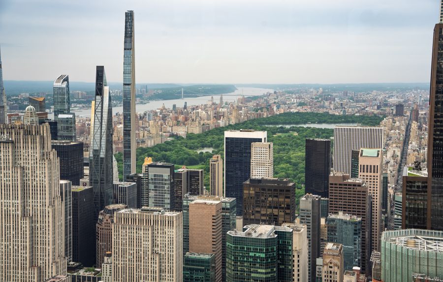 aerial view of midtown manhattan skyscrapers — Docs: Platform to platform: tickets, timetables and taxis in one hand.